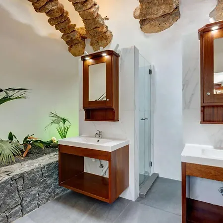El Cactus Hotel
